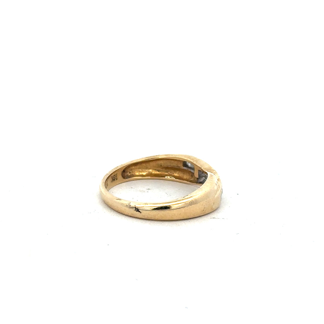 18ct yellow gold diamond ring with 1/4 carat diamond, size Q, featuring a classic and elegant design.