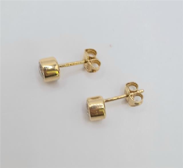 18ct yellow gold lab diamond earrings with 0.84ct diamonds, color E, VS1 clarity, IGI certified, elegant jewelry gift
