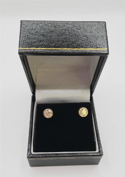 18ct yellow gold lab diamond earrings with 0.84ct total weight, color E, VS1 clarity, IGI certification, elegant and sparkling design