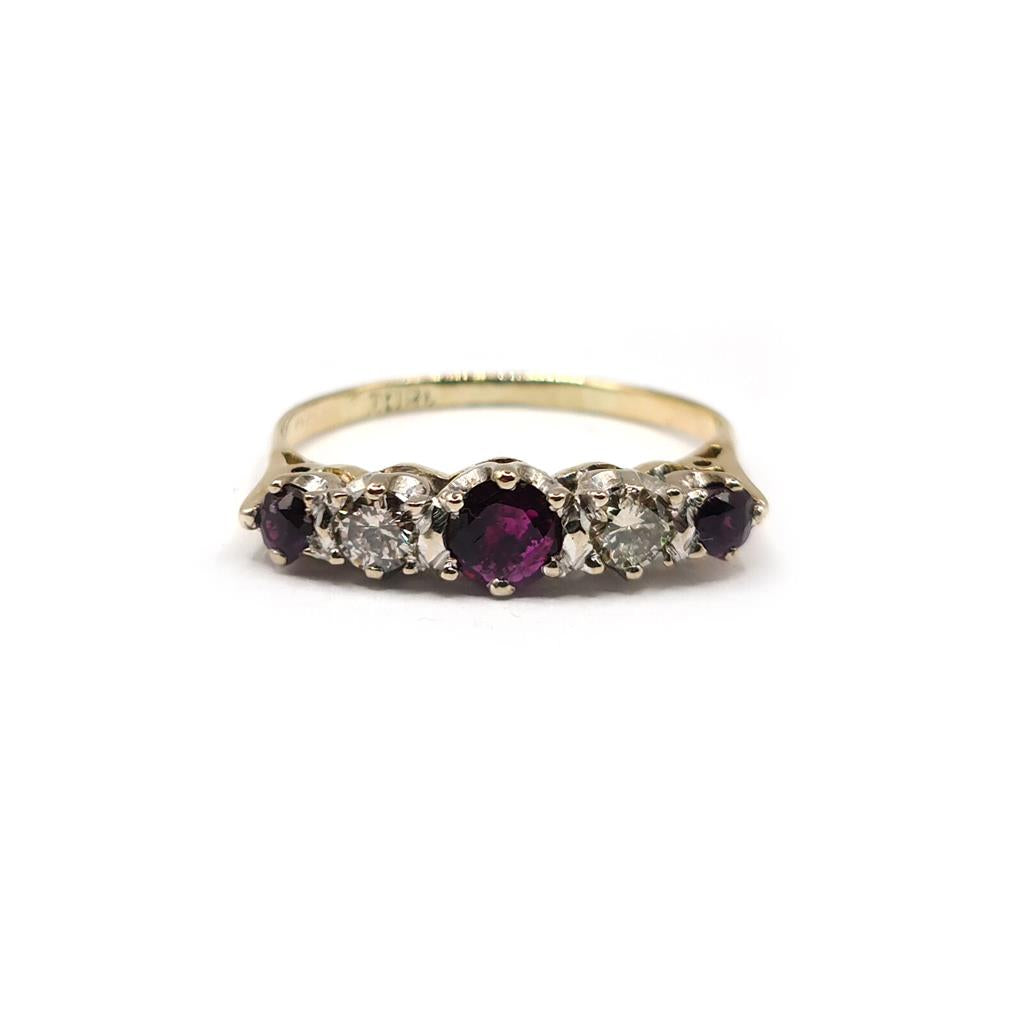 18ct yellow gold ring with 0.85 carat ruby and 0.44 carat diamond accents, elegant jewelry featuring vibrant gemstones.