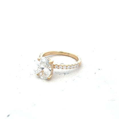 18ct yellow gold lab-grown diamond ring with 2.1ct VS1 F color, size M, featuring a sparkling central diamond.