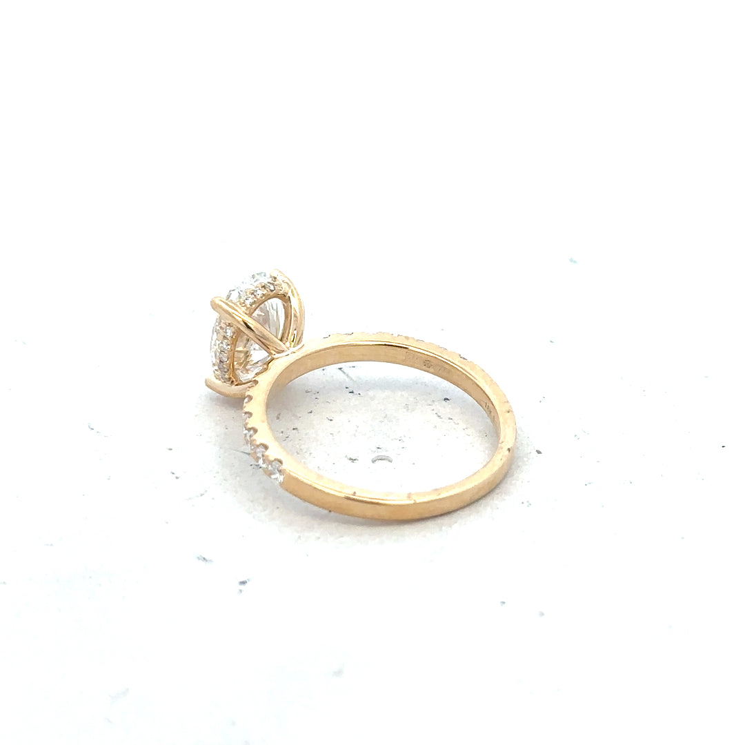 18ct yellow gold lab-grown diamond ring with 2.1ct VS1 F clarity, size M, featuring a sparkling central diamond.