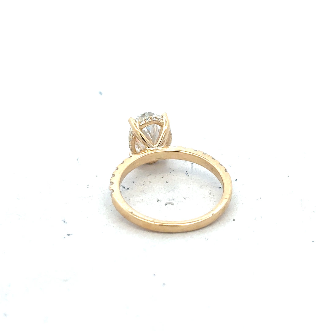 18ct yellow gold lab-grown diamond ring with 2.1ct VS1 F color, size M, showcasing a sparkling central diamond and elegant band.