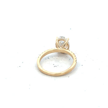 18ct yellow gold lab-grown diamond ring with 2.1ct VS1 F color, size M, featuring a sparkling central diamond.