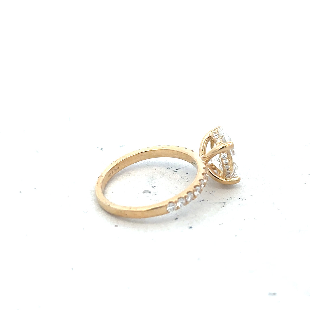 18ct yellow gold lab-grown diamond ring with 2.1ct VS1 F clarity, size M, showcasing a sparkling central diamond and gold band.