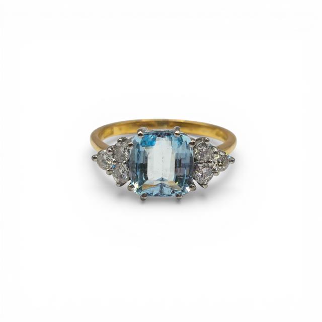 18ct yellow gold aquamarine and diamond ring with a central aquamarine gemstone and surrounding diamonds, elegant jewelry piece.