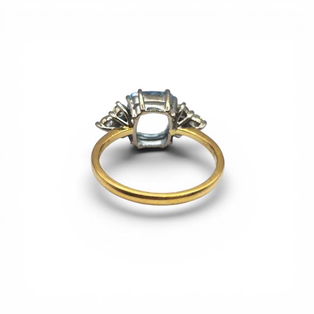 18ct yellow gold aquamarine and diamond ring featuring a central aquamarine gemstone and accent diamonds, elegant jewelry piece.
