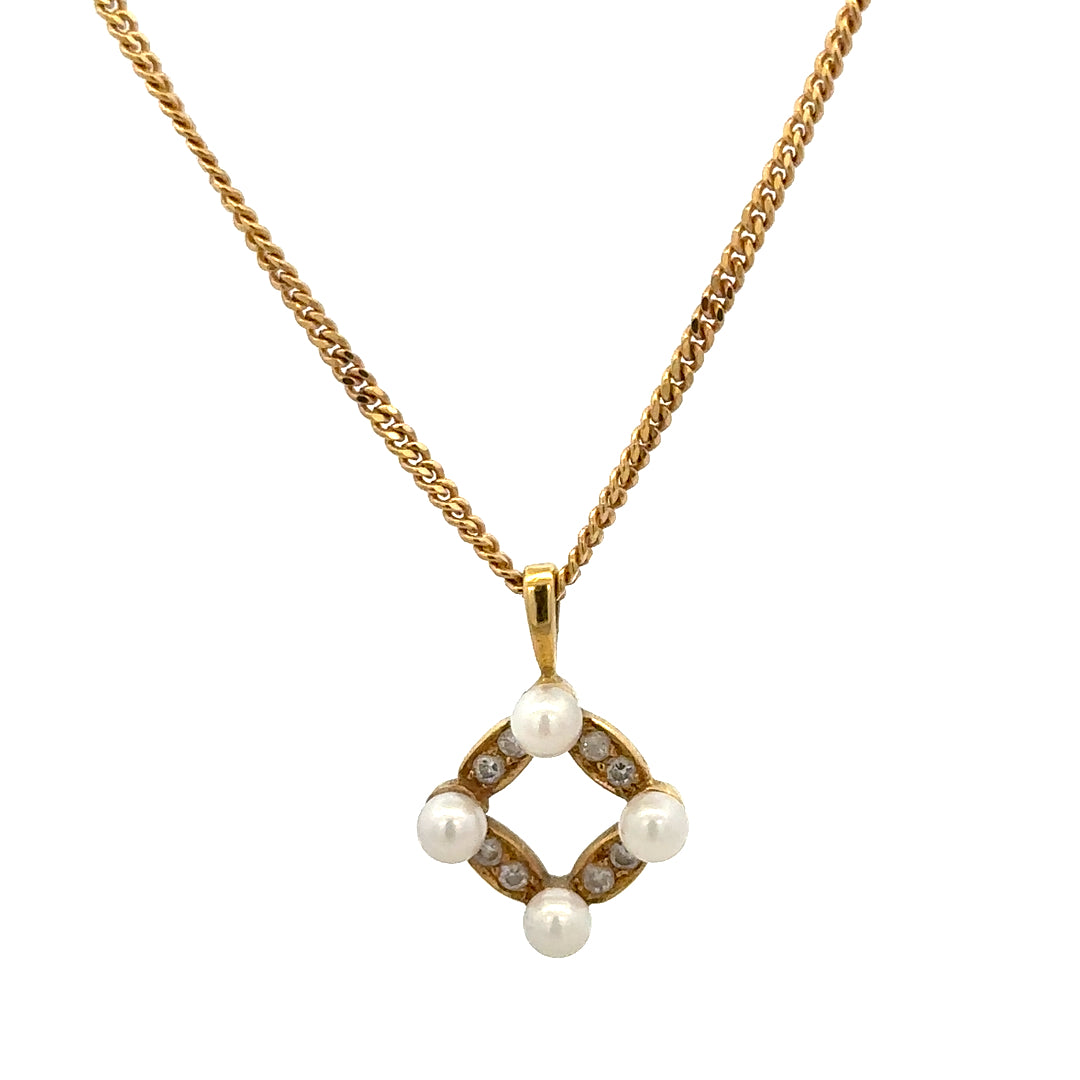 18ct yellow gold chain with pendant, unbranded, weighing 4.3g, featuring a simple and elegant jewelry design.