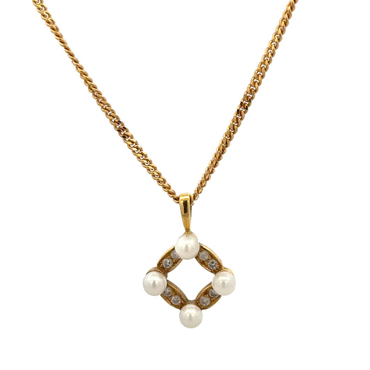 18ct yellow gold chain with pendant, unbranded, weighing 4.3g, featuring a simple and elegant jewelry design.