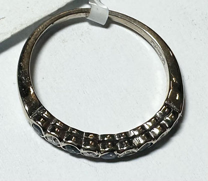 18ct yellow gold diamond and sapphire ring, size M, featuring a sparkling gemstone design.