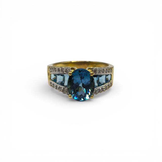 18ct yellow gold diamond and topaz ring with sparkling gemstones, showcasing an elegant design.