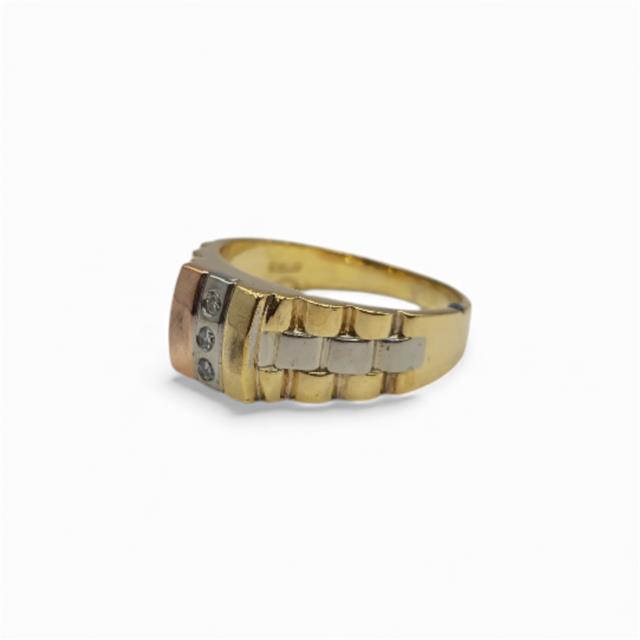 18ct yellow gold diamond ring with a central diamond, featuring a classic, elegant design.