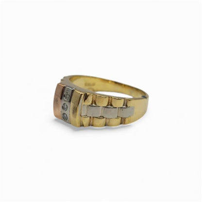 18ct yellow gold diamond ring with a central diamond, featuring a classic, elegant design.