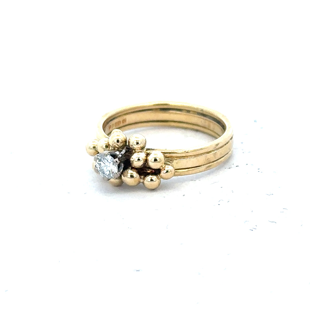 18ct yellow gold diamond ring, size I, featuring a sparkling diamond set in a classic unbranded design.