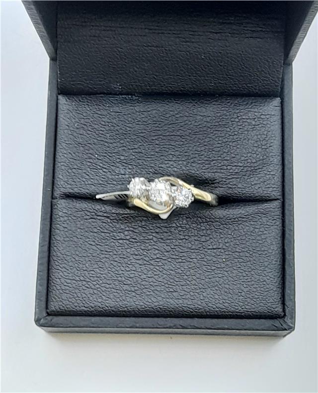 18ct yellow gold diamond ring in size J with 2.4g weight, featuring sparkling diamonds and a classic design.