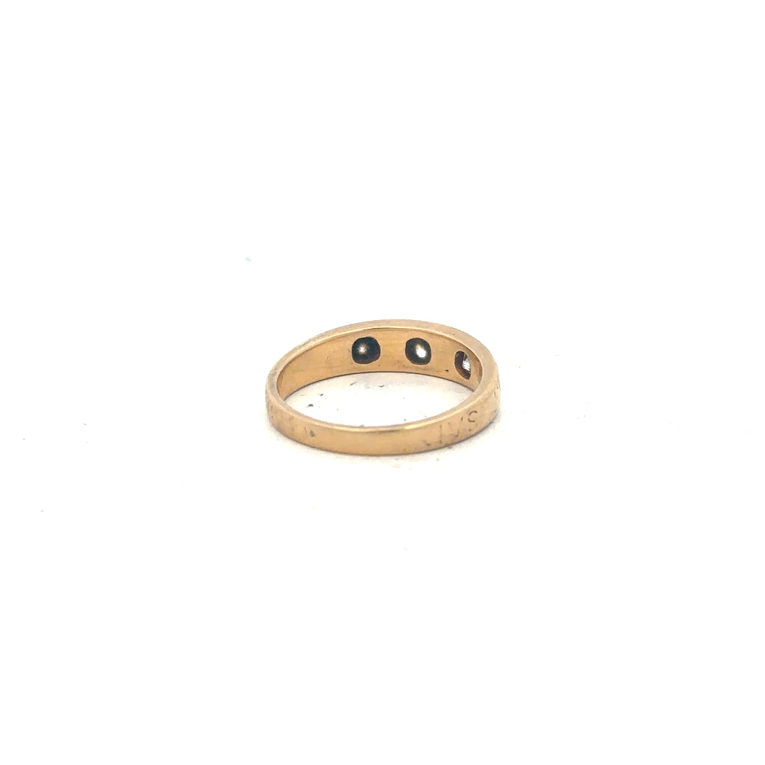 18ct yellow gold diamond ring size K1/2 with sparkling diamonds, elegant jewelry piece featuring a classic design.