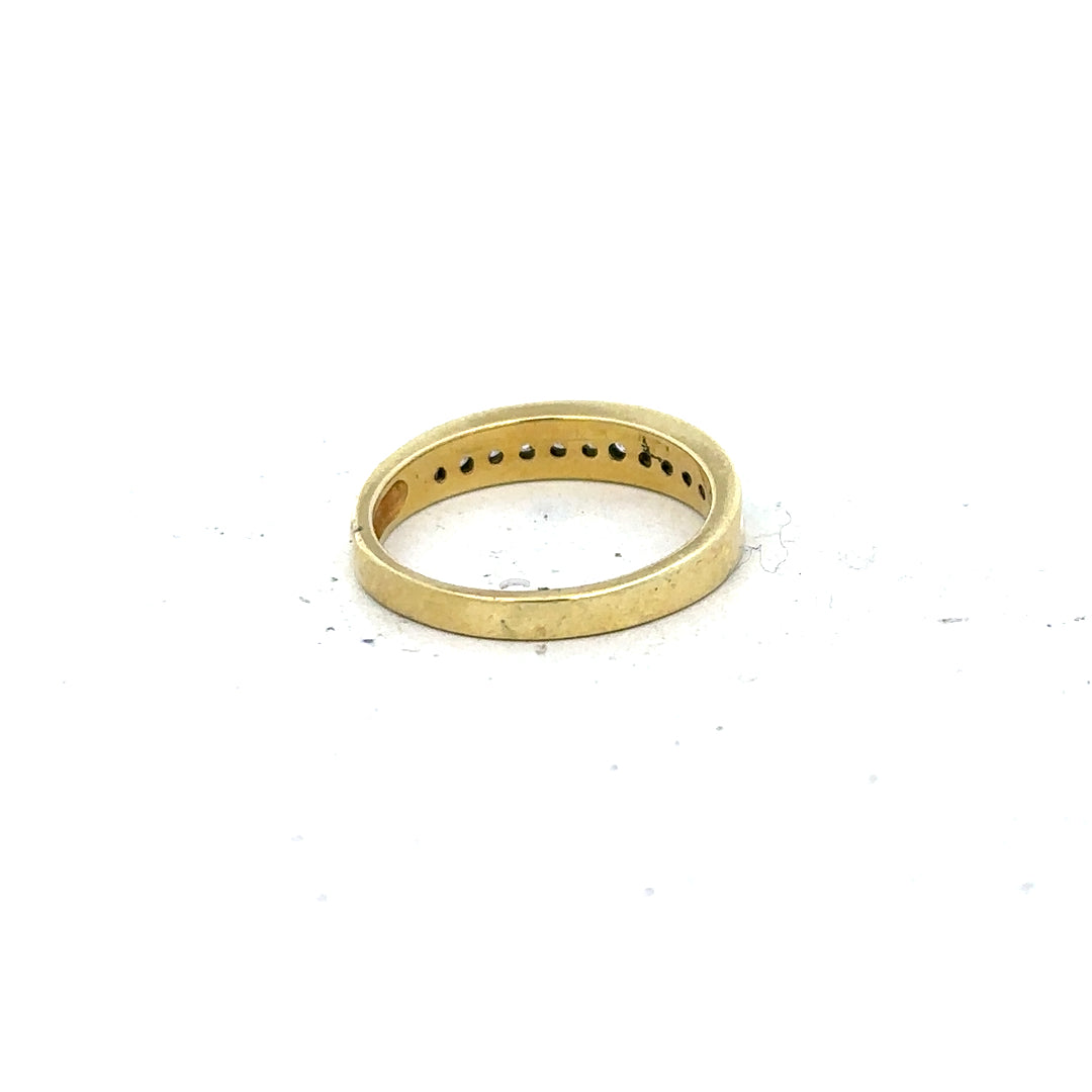 18ct yellow gold diamond ring in size L with a sparkling diamond, unbranded jewelry piece featuring elegant craftsmanship.
