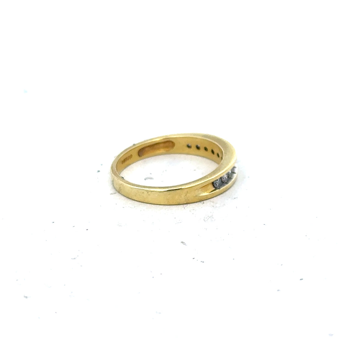 18ct yellow gold diamond ring in size L, featuring a sparkling diamond setting, unbranded jewelry piece.