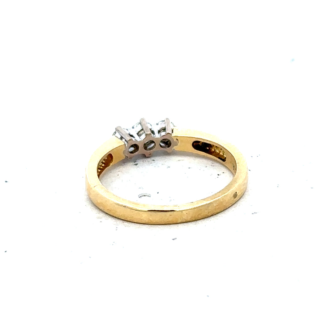18ct yellow gold diamond ring in size L1/2, featuring a sparkling diamond set in a classic unbranded design.