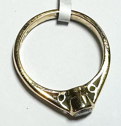 18ct yellow gold diamond ring in size L 1/2, featuring a sparkling diamond setting, unbranded jewelry accessory.