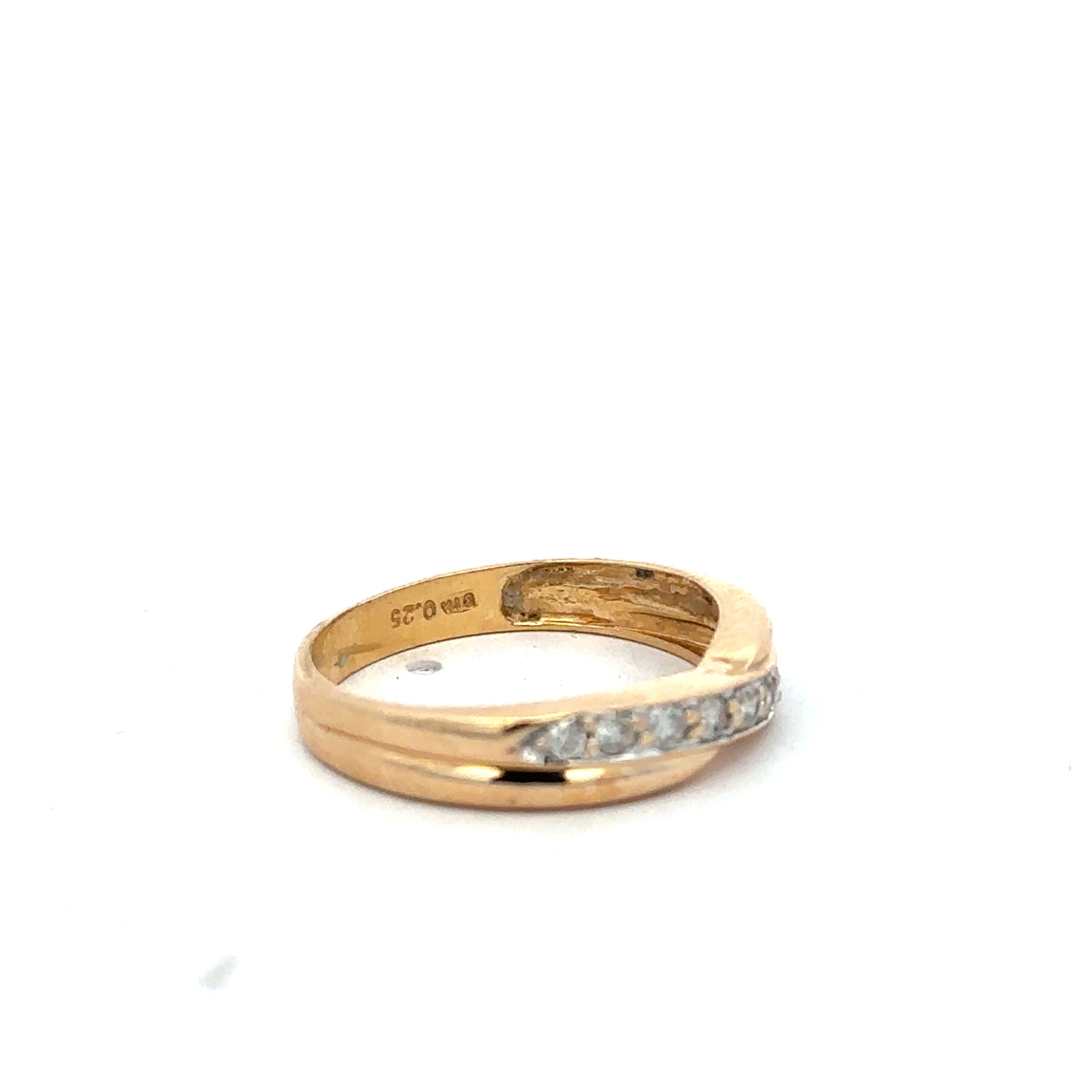 18ct yellow gold diamond ring in size N featuring a sparkling diamond, unbranded jewelry, elegant and classic design.
