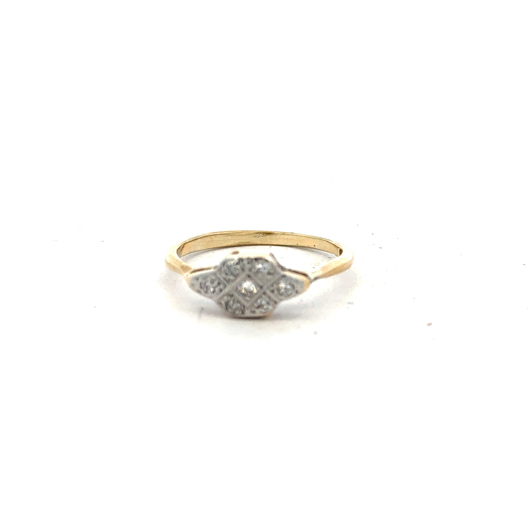 18ct yellow gold diamond ring in size N with sparkling diamonds, unbranded, showcasing a elegant and classic jewelry design.