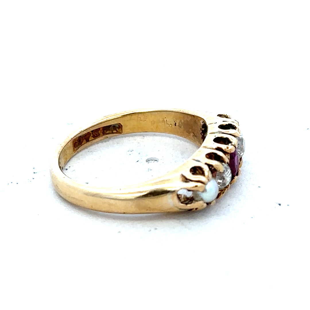 18ct yellow gold diamond ring in size N1/2, featuring a sparkling diamond centerpiece and a sleek, elegant band.