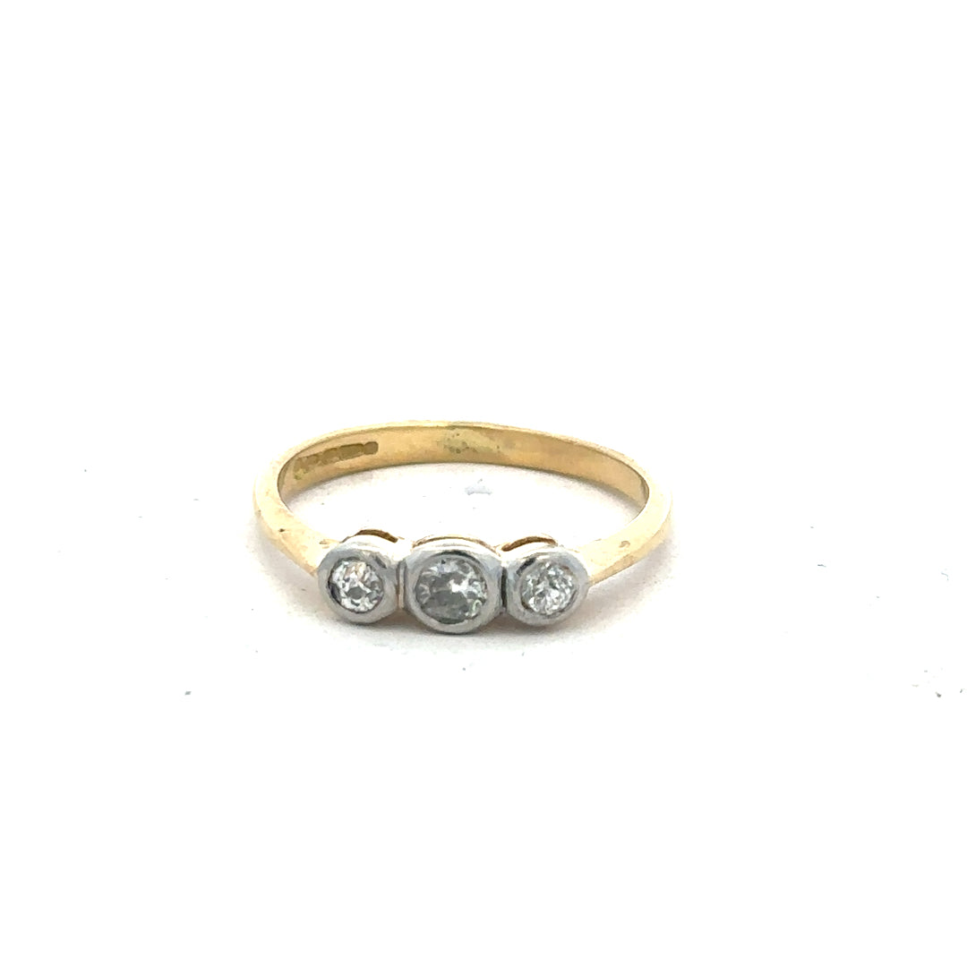 18ct yellow gold diamond ring, size O, showcasing sparkling diamonds set in a classic band design.