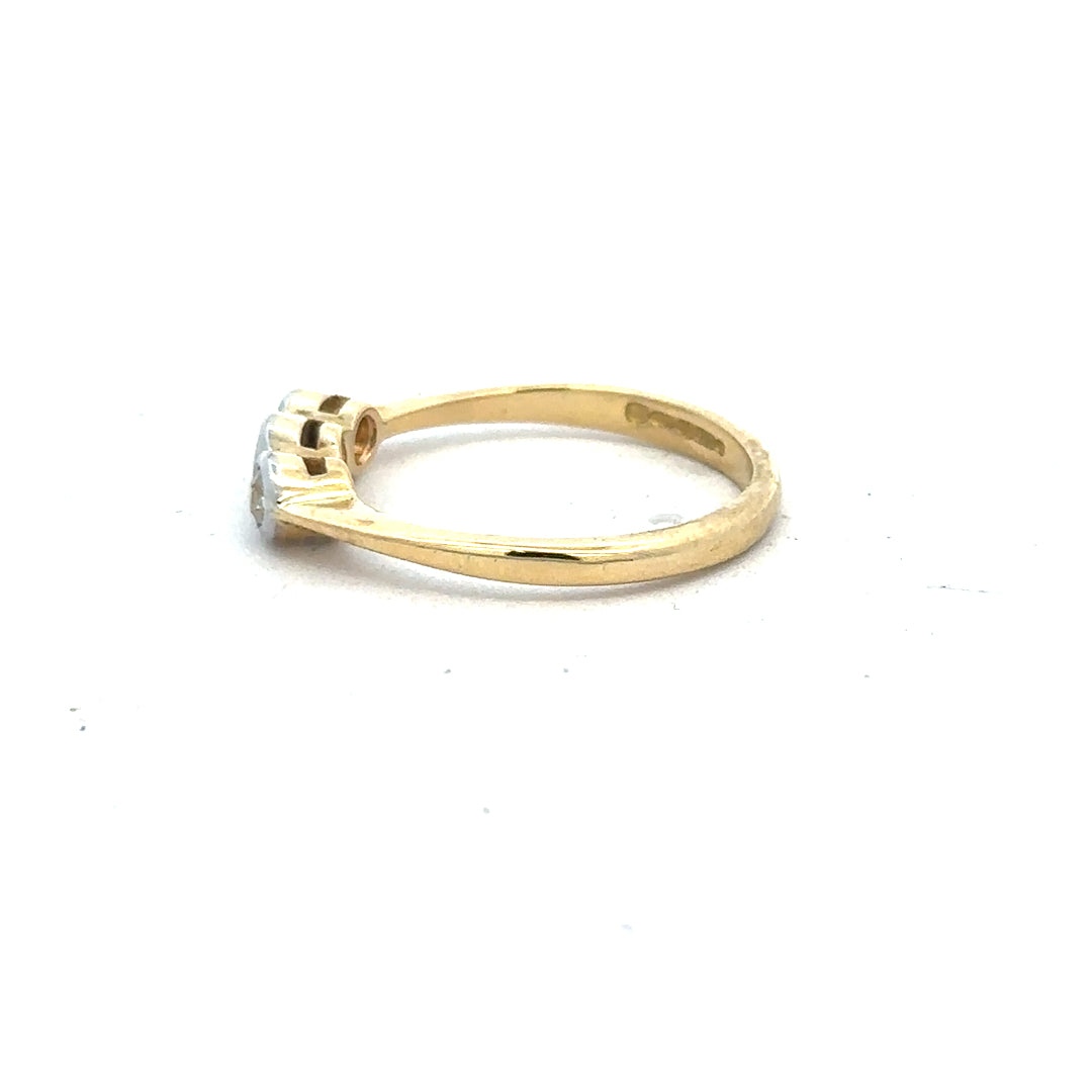 18ct yellow gold diamond ring in size O with sparkling diamonds, unbranded jewelry design, close-up view of the elegant ring.