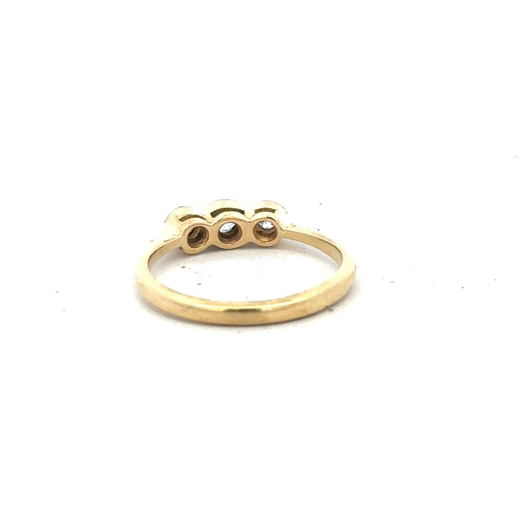 18ct yellow gold diamond ring in size O with sparkling diamonds, featuring a sleek and elegant design.