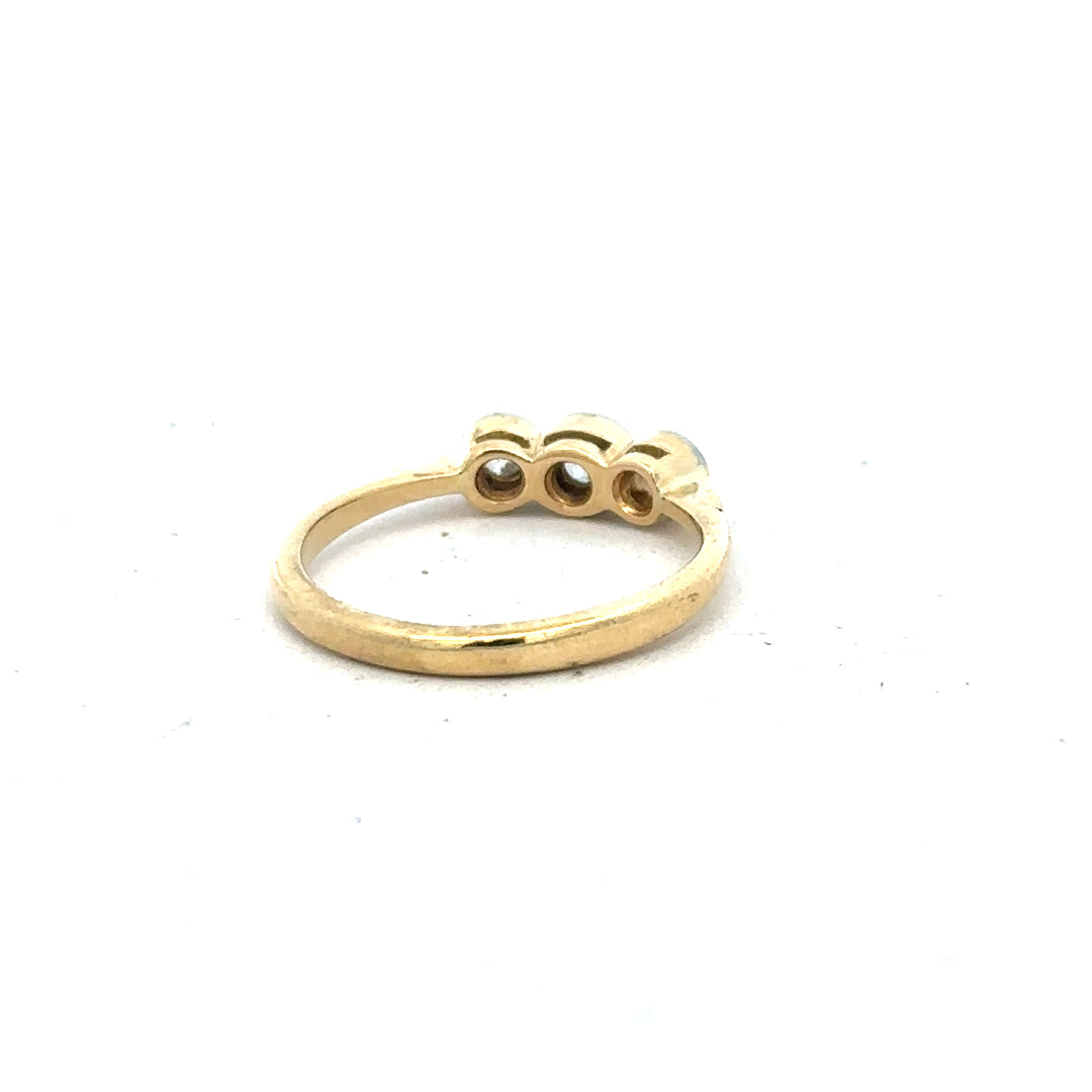 18ct yellow gold diamond ring in size O, featuring sparkling diamonds and a classic design.