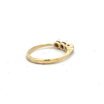18ct yellow gold diamond ring in size O, featuring a sparkling diamond setting and a classic, elegant design.