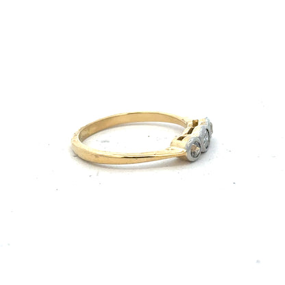 18ct yellow gold diamond ring in size O with sparkling diamonds, unbranded, showcasing intricate gold band details.