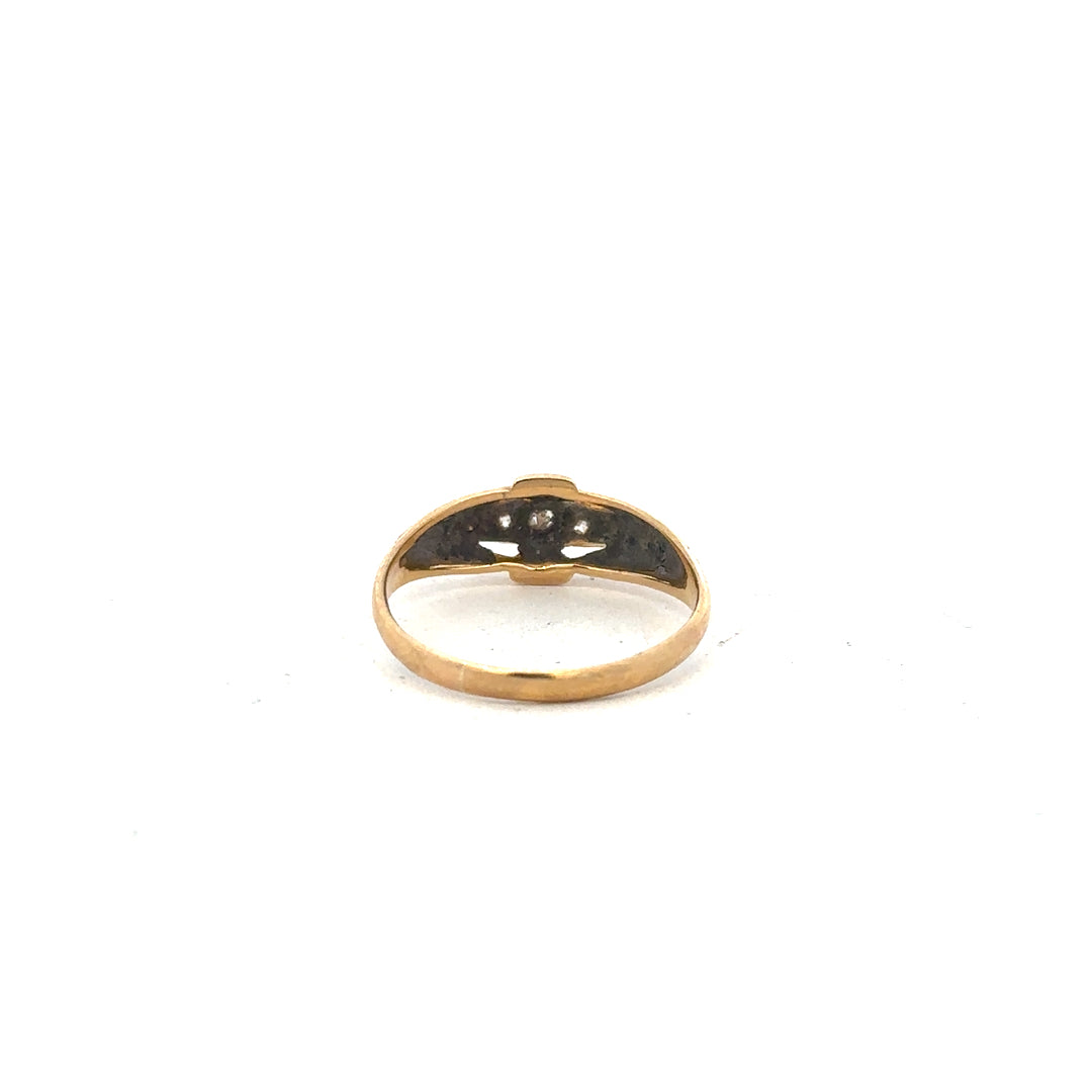 18ct yellow gold diamond ring size O featuring a sparkling central diamond and elegant gold band.