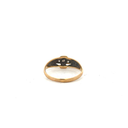 18ct yellow gold diamond ring size O featuring a sparkling central diamond and elegant gold band.