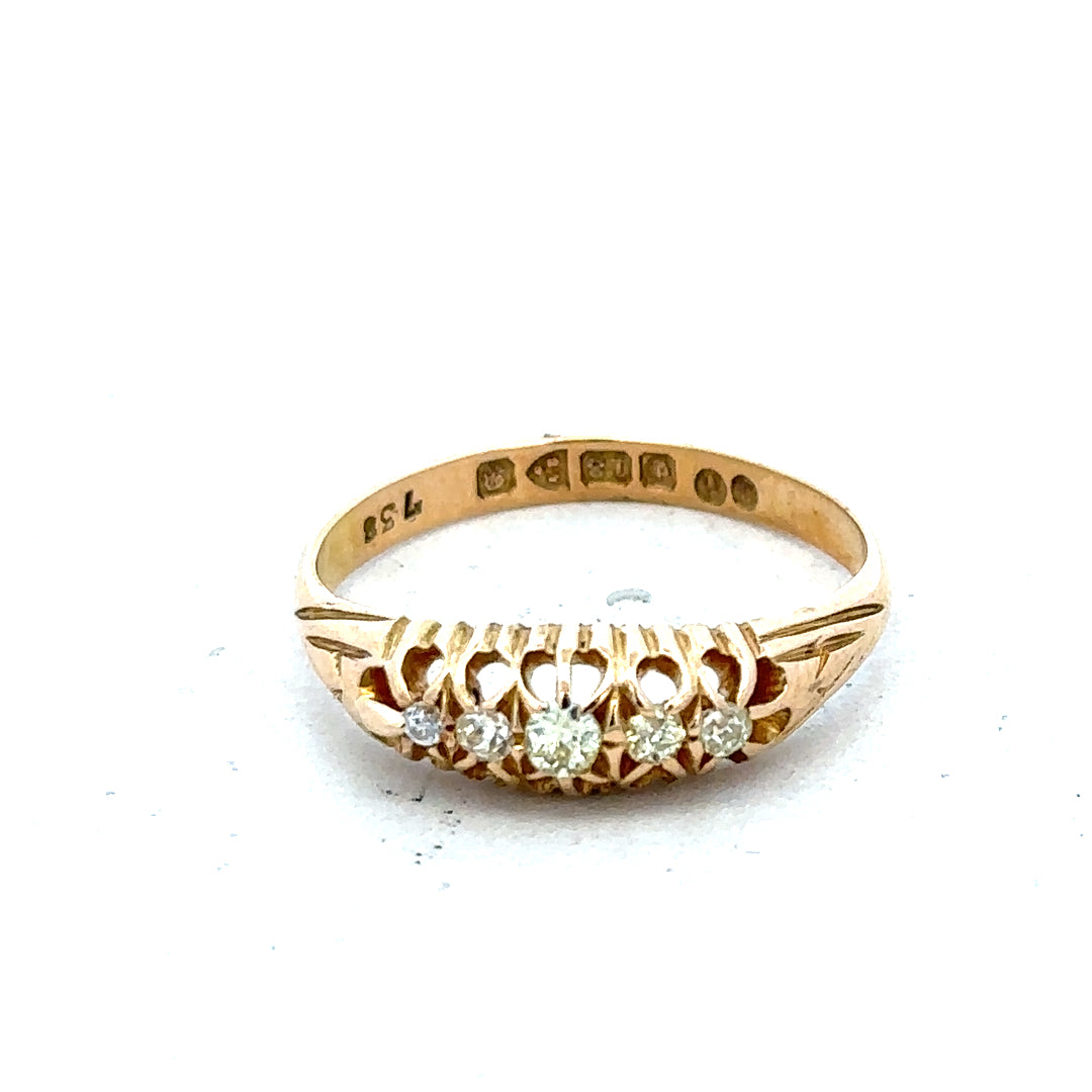 18ct yellow gold diamond ring size P, unbranded, featuring a polished band with sparkling diamonds and a total weight of 3.1g.