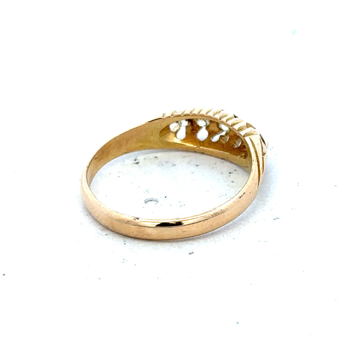 18ct yellow gold diamond ring, size P, featuring a sparkling diamond set in a sleek band, weighs 3.1 grams.