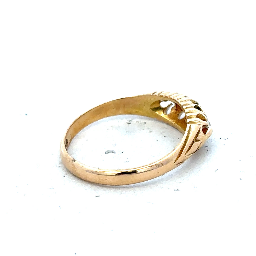 18ct yellow gold diamond ring in size P with 3.1g, featuring a classic design and sparkling diamonds.