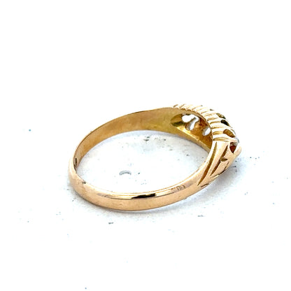 18ct yellow gold diamond ring in size P with 3.1g, featuring a classic design and sparkling diamonds.