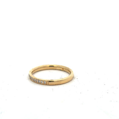 18ct yellow gold diamond ring in size P with sparkling diamonds, unbranded jewelry.