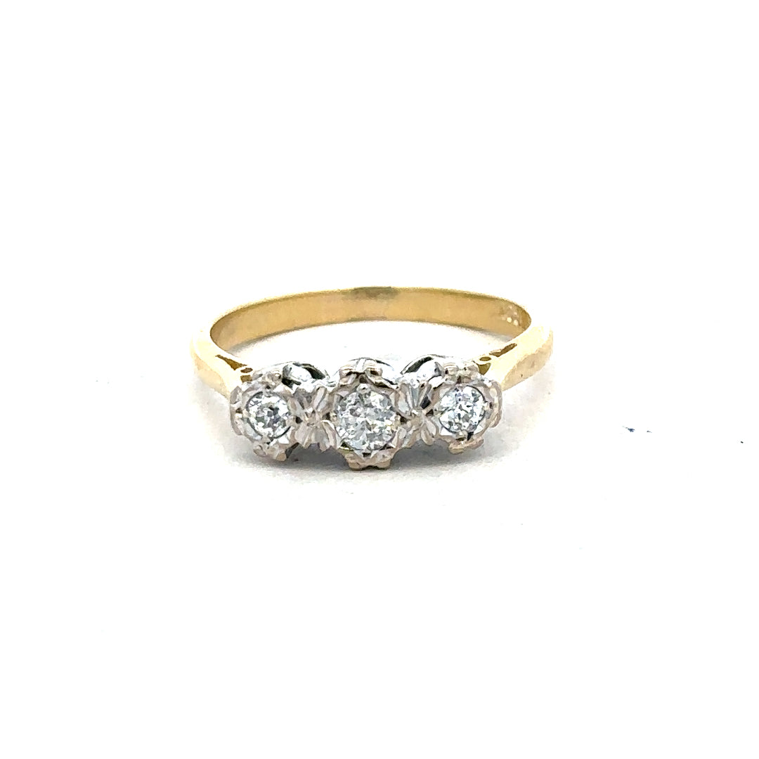 18ct yellow gold diamond ring in size P with sparkling diamonds, showcasing elegant jewelry design.