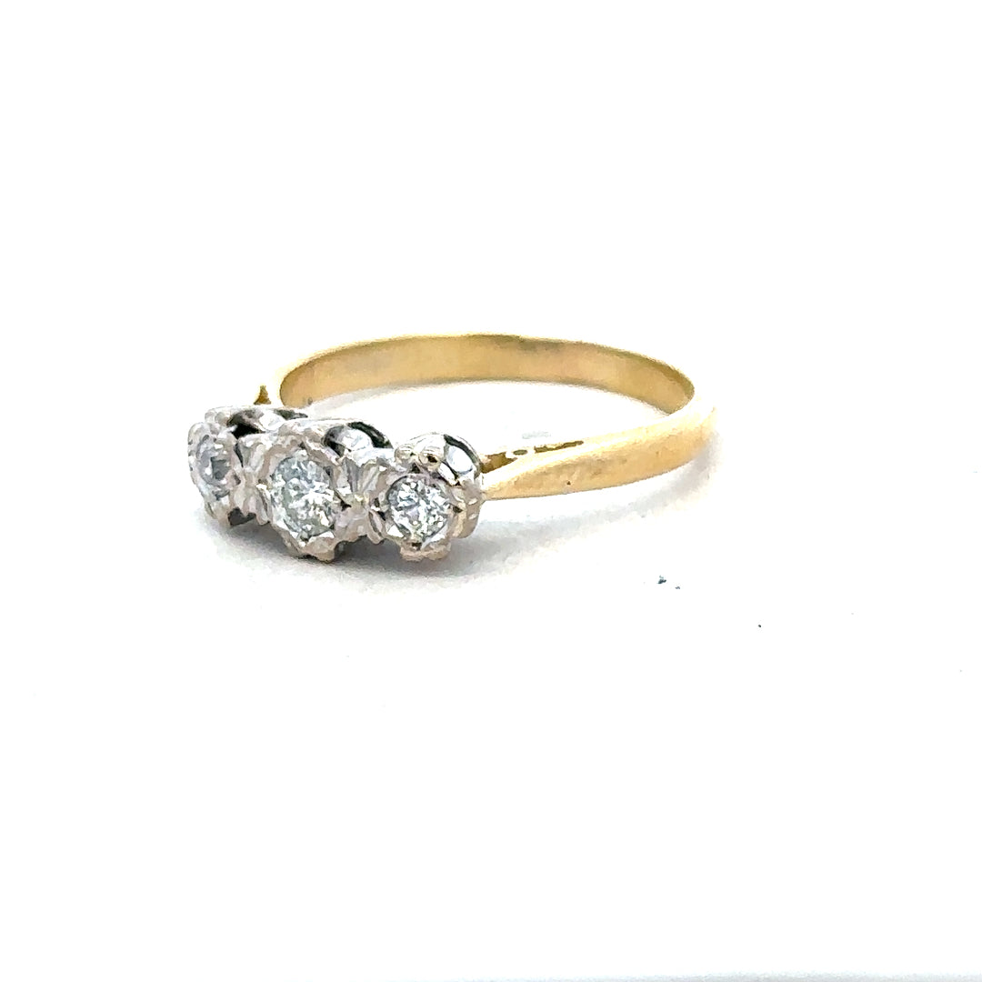 18ct yellow gold diamond ring in size P with sparkling diamonds, showcasing a elegant and luxurious jewelry piece.