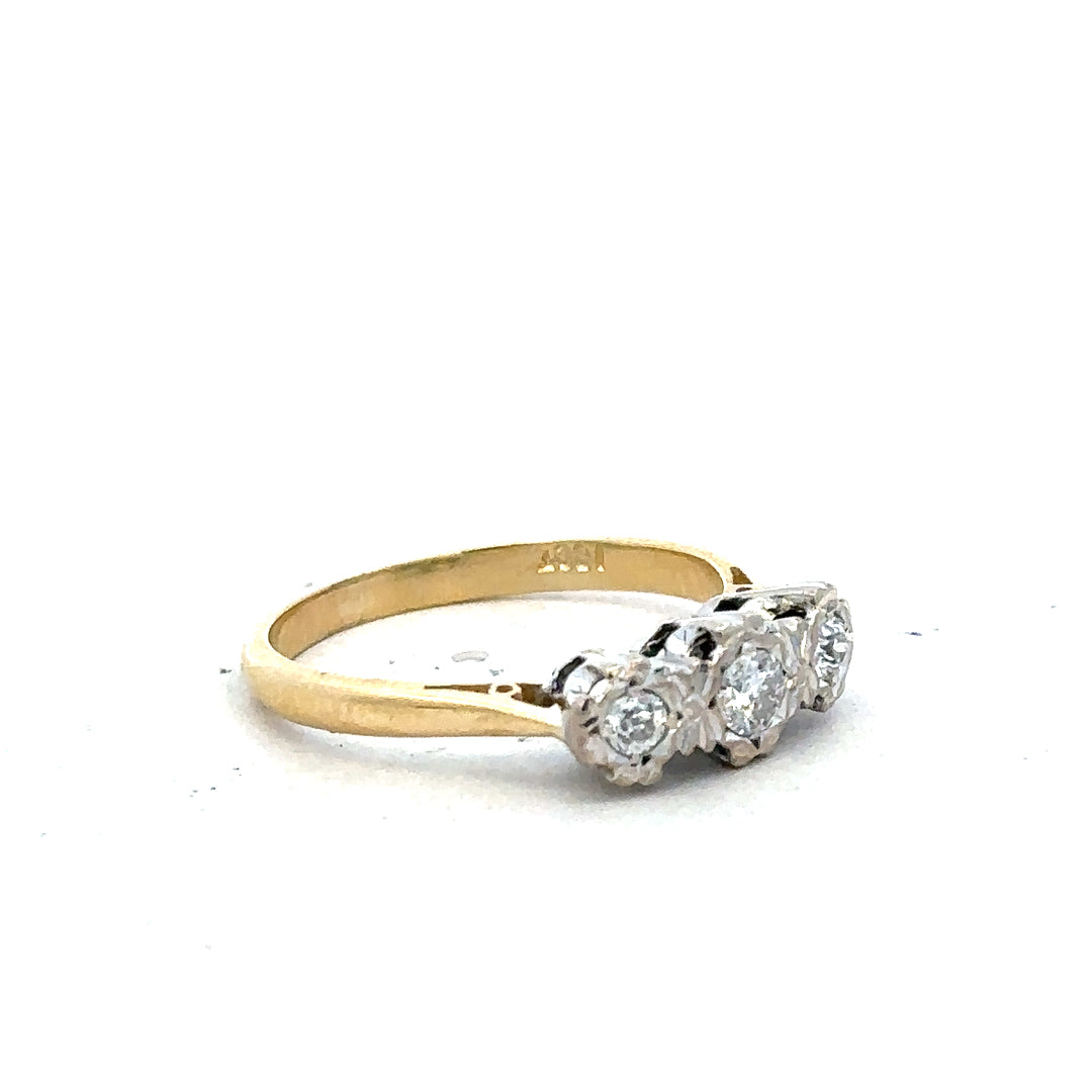 18ct yellow gold diamond ring in size P with sparkling diamonds, unbranded jewelry accessory for elegant wear