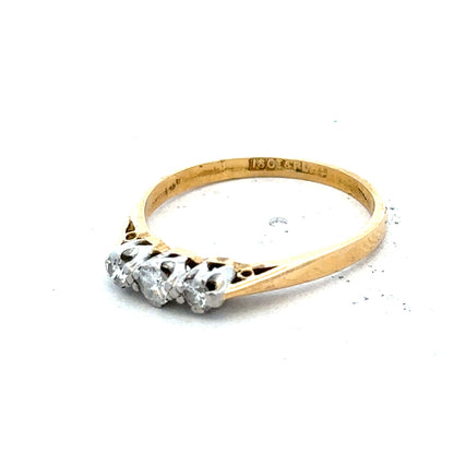 18ct yellow gold diamond ring in size P1/2, featuring a sparkling diamond set in an elegant band.