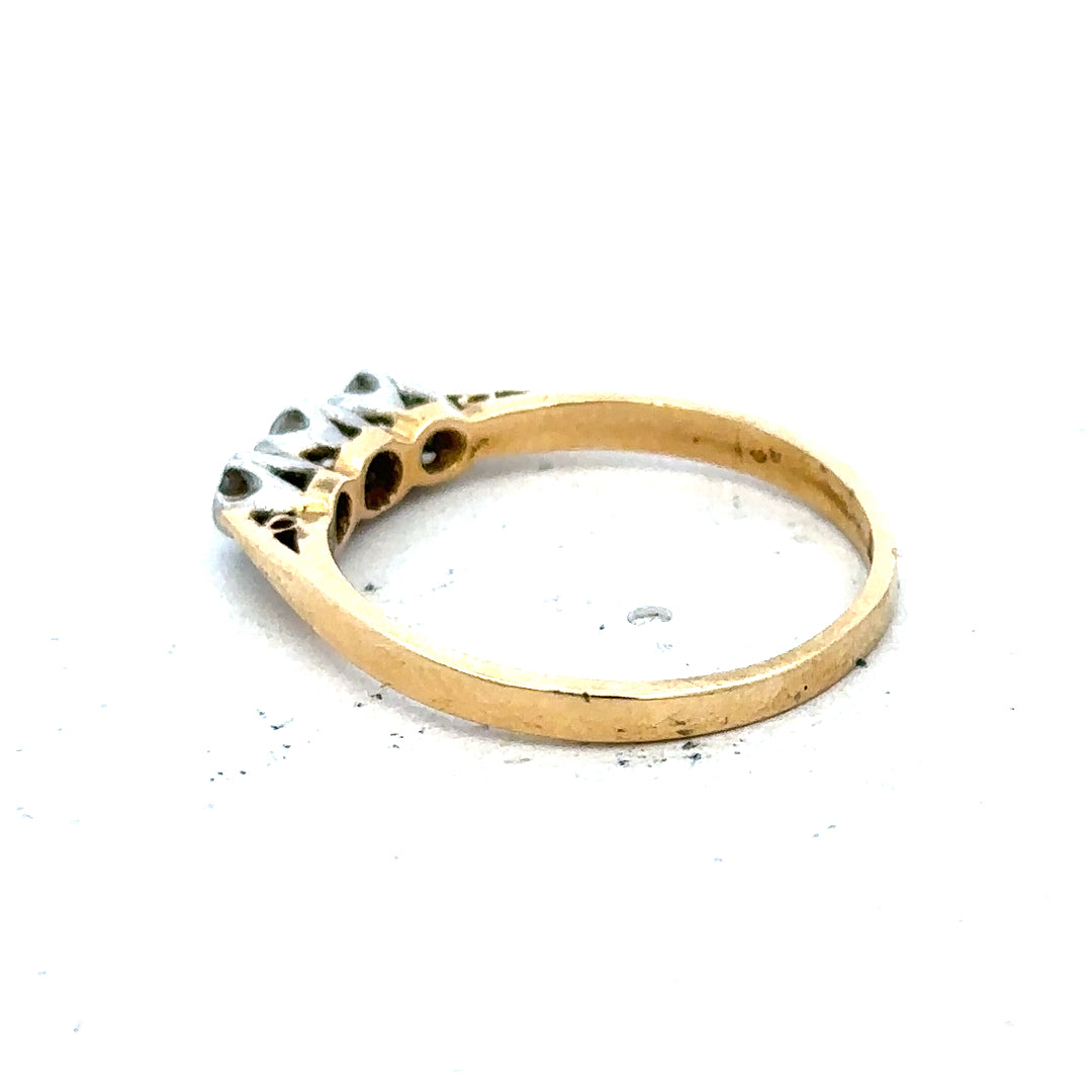 18ct yellow gold diamond ring in size P1/2, featuring a sparkling diamond setting and elegant design.