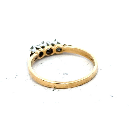 18ct yellow gold diamond ring in size P1/2 featuring a sparkling diamond setting and a classic, elegant design.