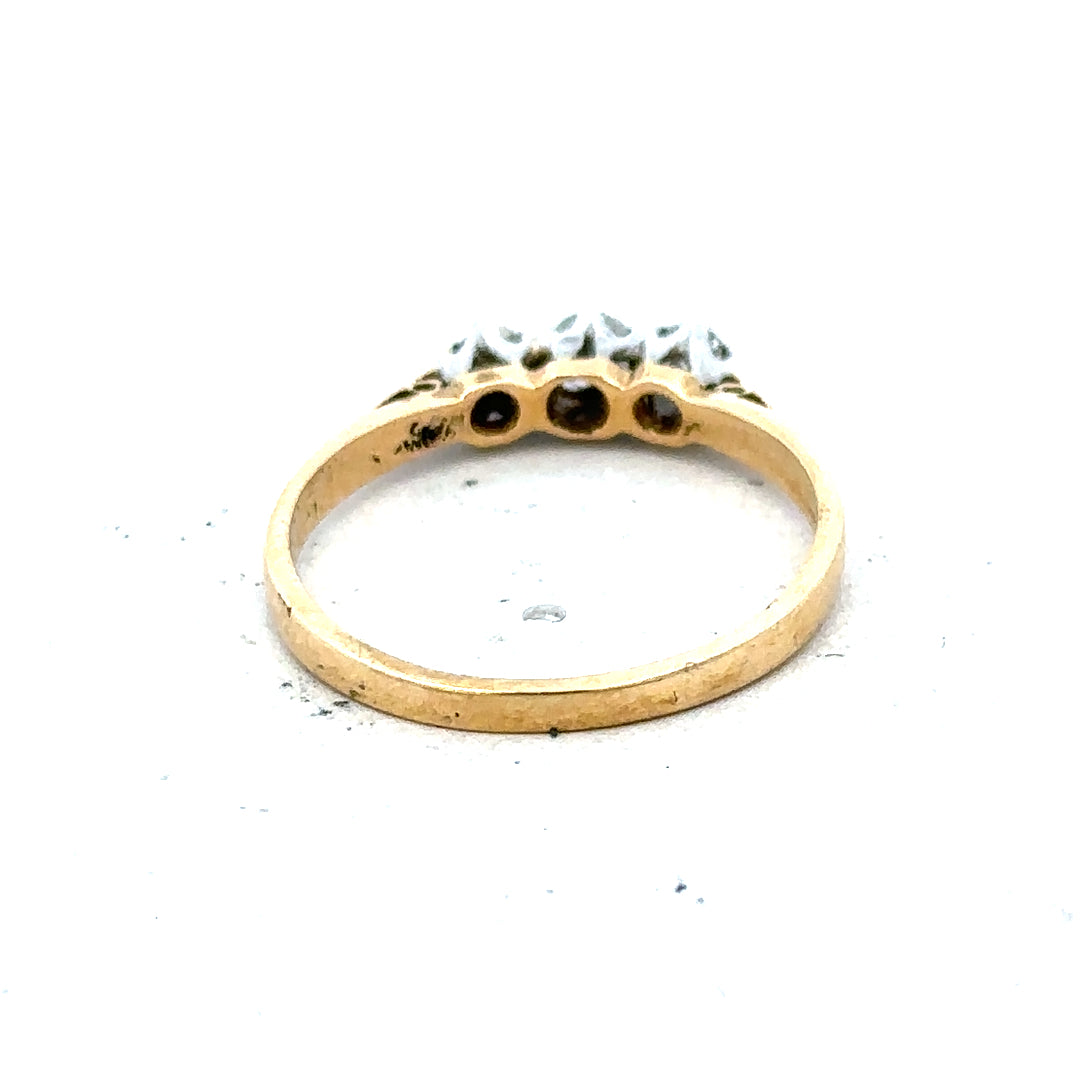 18ct yellow gold diamond ring in size P1/2, featuring a sparkling diamond set in a classic band.