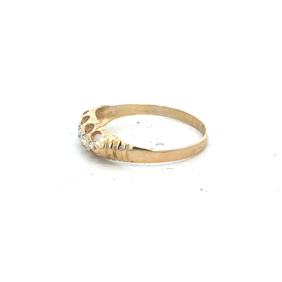 18ct yellow gold diamond ring in size S with sparkling diamonds, featuring a classic and elegant design.