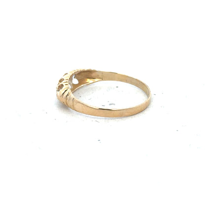 18ct yellow gold diamond ring in size S with sparkling diamonds, showcasing elegant craftsmanship and a classic design.