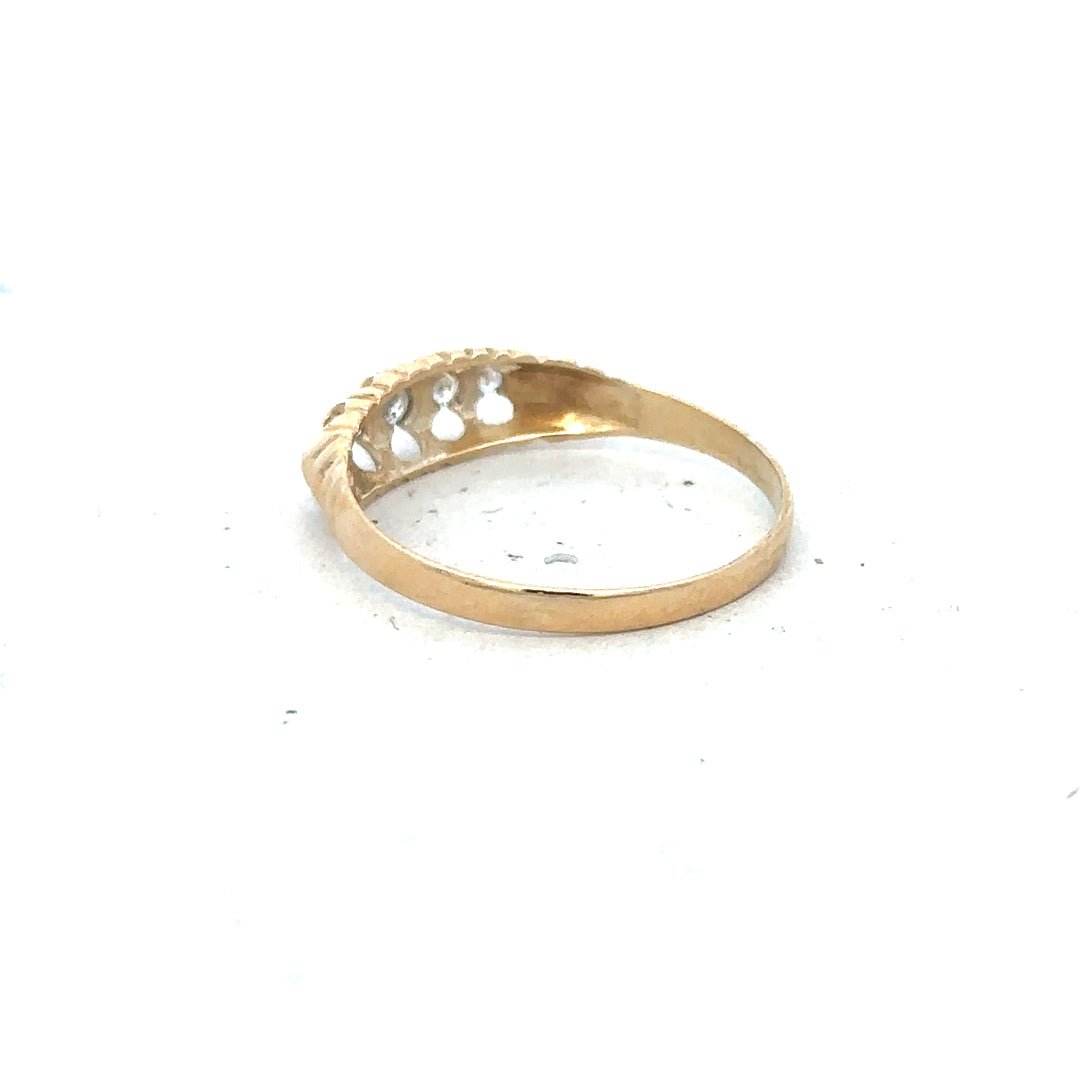 18ct yellow gold diamond ring in size S with sparkling diamonds, unbranded jewelry ring, elegant and classic design.